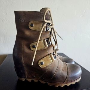 SORREL WOMENS WEDGE BOOTS 6